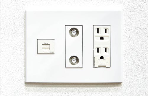 マルチメディアコンセント